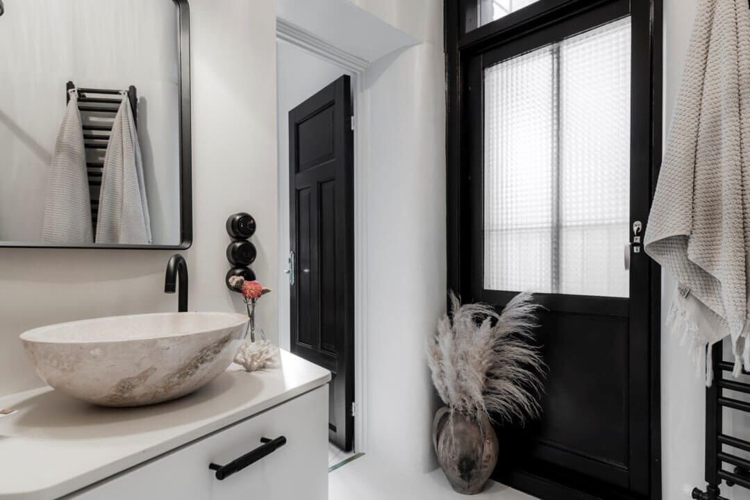 Neutral Color Tones in a Luxurious Swedish Apartment 18 ALuxuriousSwedishApartmentinNeutralColorTones TheNordroom17 Neutral Color Tones in a Luxurious Swedish Apartment