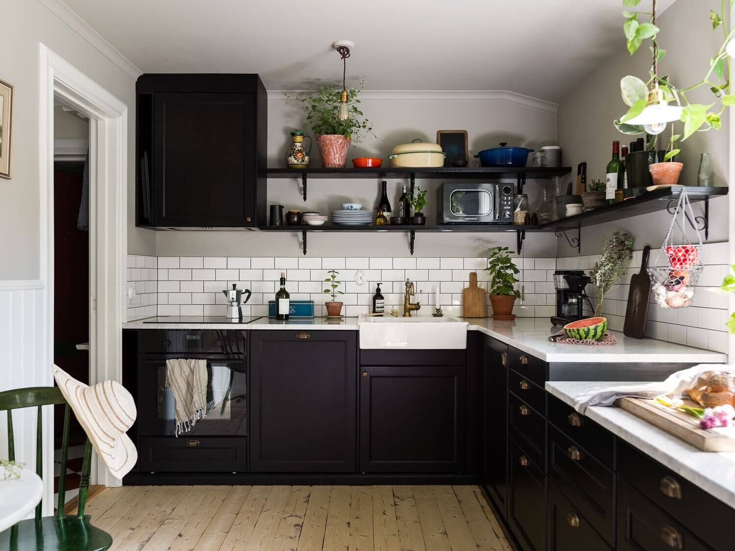 A Vintage Apartment with a Black Kitchen in Sweden 4 AVintageApartmentwithaBlackKitcheninSweden TheNordroom3 1 A Vintage Apartment with a Black Kitchen in Sweden