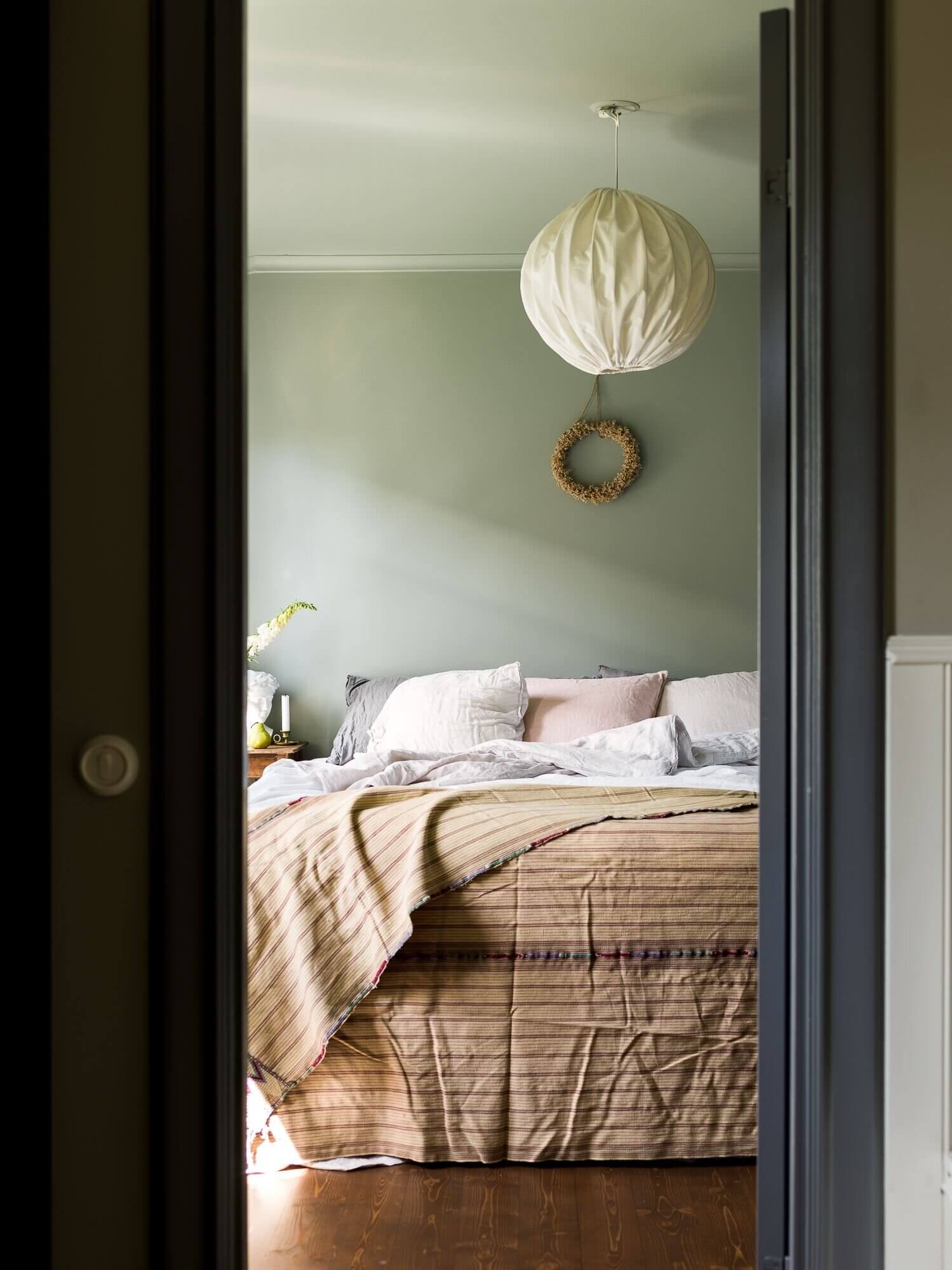 A Vintage Apartment with a Black Kitchen in Sweden 9 AVintageApartmentwithaBlackKitcheninSweden TheNordroom8 A Vintage Apartment with a Black Kitchen in Sweden