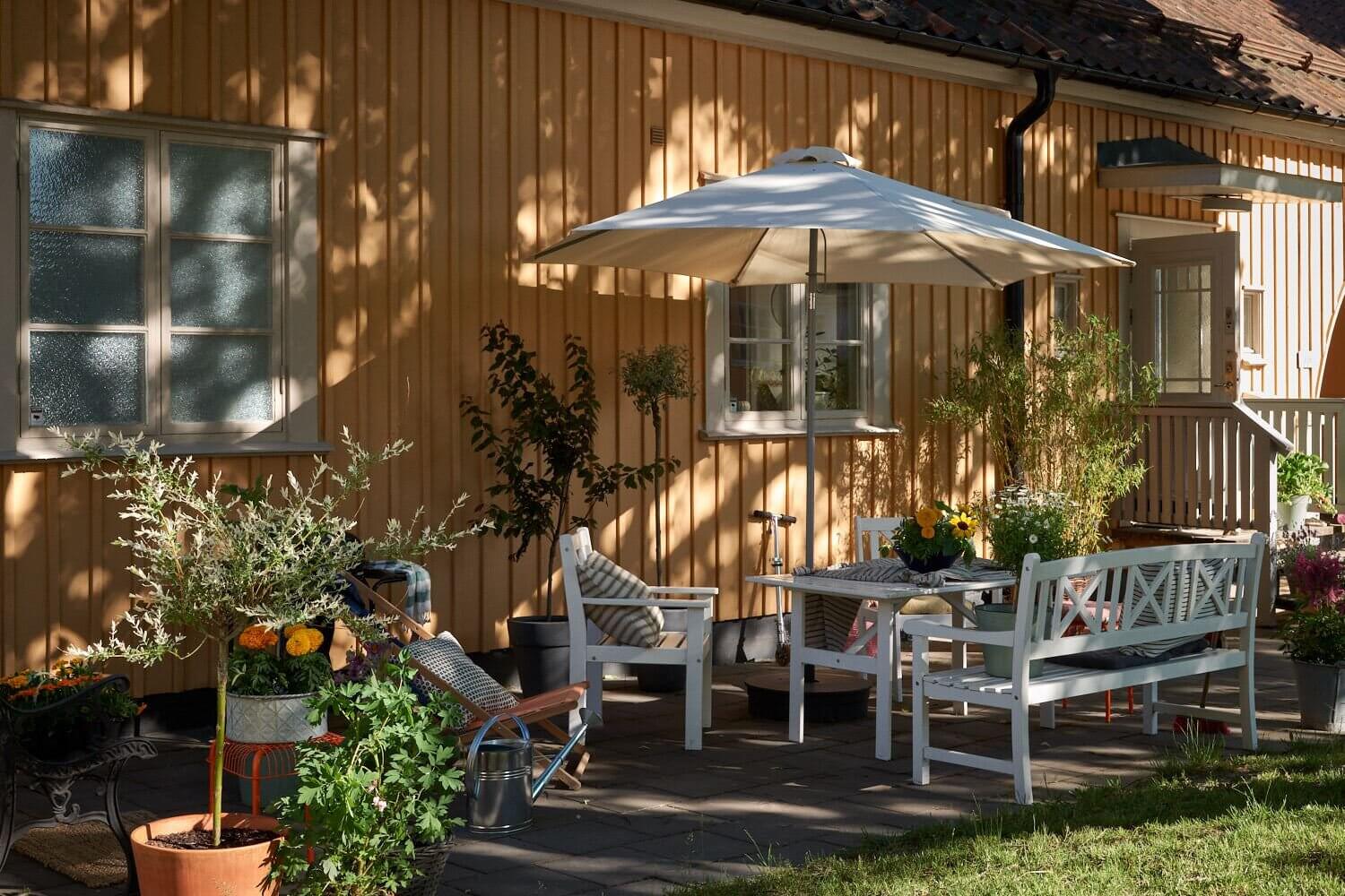 A Charming Yellow Gatehouse in Stockholm 19 charming yellow gatehouse stockholm nordroom18 A Charming Yellow Gatehouse in Stockholm