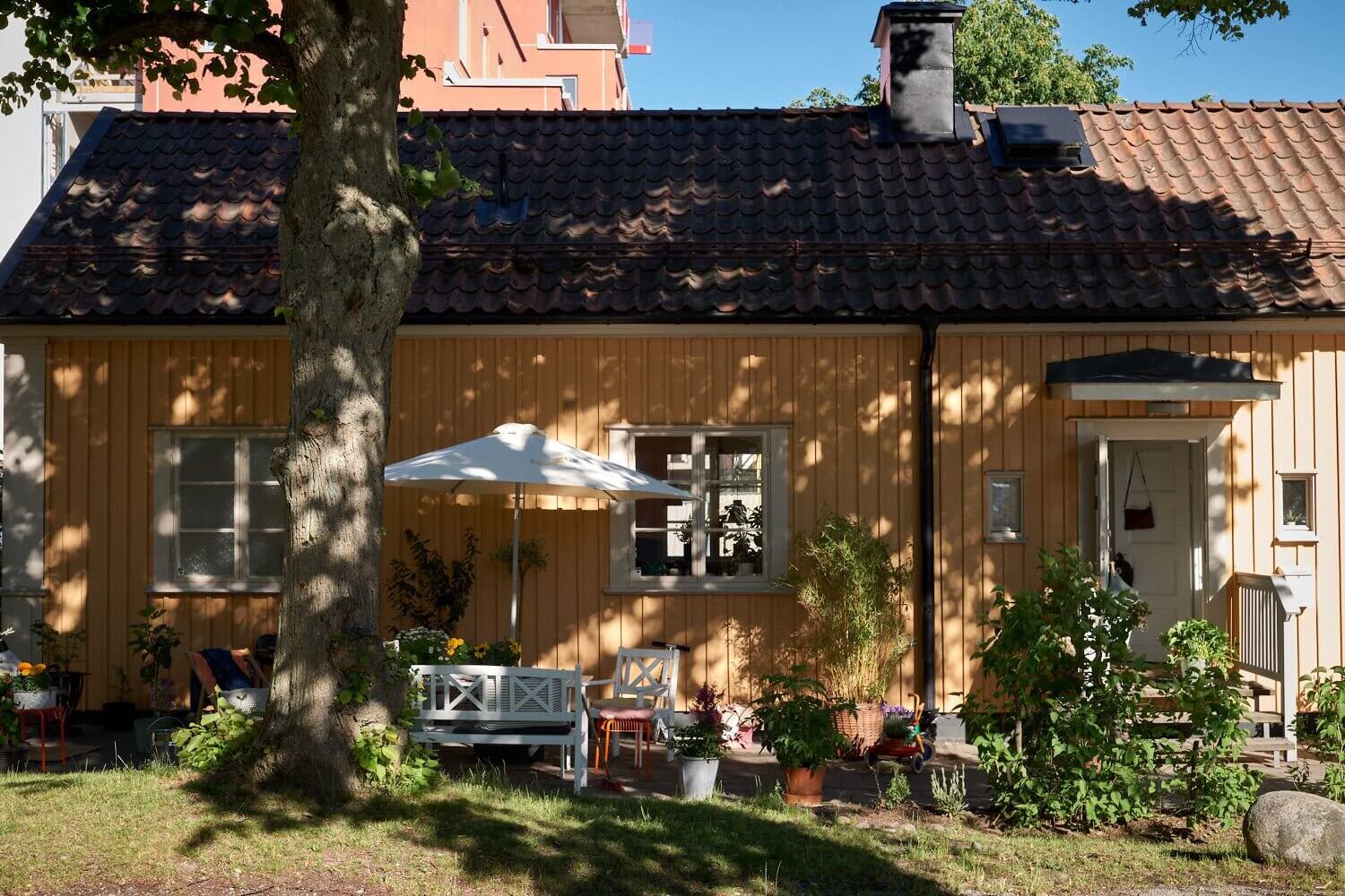 A Charming Yellow Gatehouse in Stockholm 21 charming yellow gatehouse stockholm nordroom20 A Charming Yellow Gatehouse in Stockholm