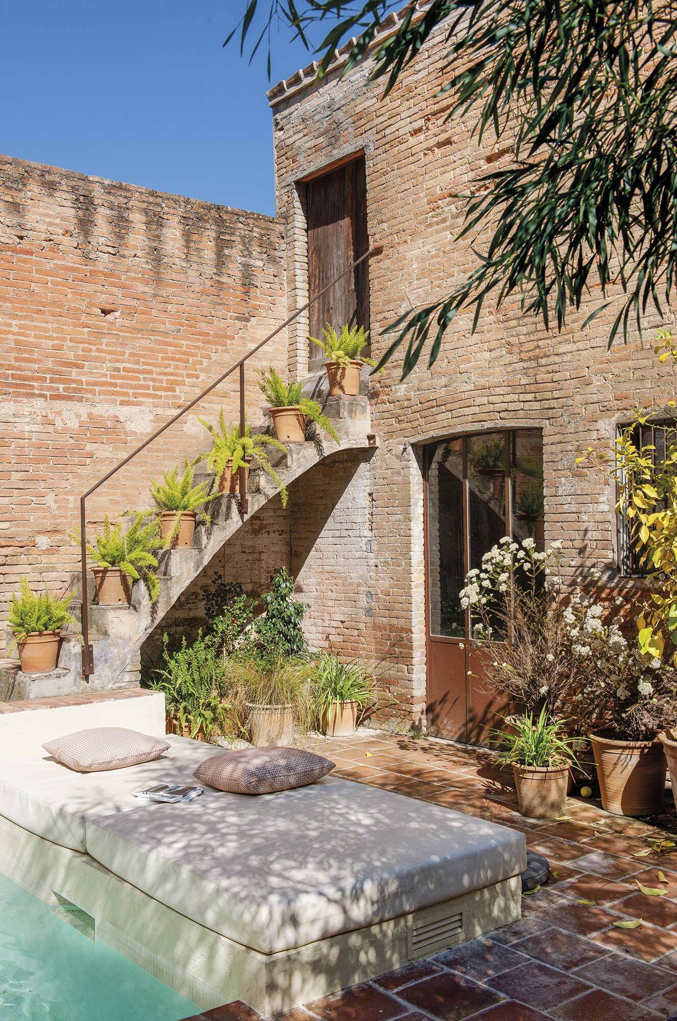 Natural Country Style in a 19th-Century Townhouse in Barcelona 9 natural country style 19th century townhouse barcelona nordroom8 Natural Country Style in a 19th-Century Townhouse in Barcelona