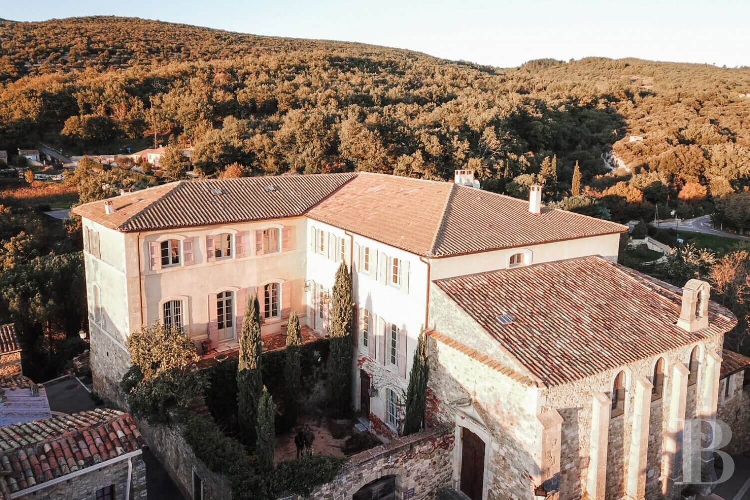 Unique Properties | An 18th-Century Chateau in Lubéron 1 18th century chateau luberon france nordroom Unique Properties | An 18th-Century Chateau in Lubéron