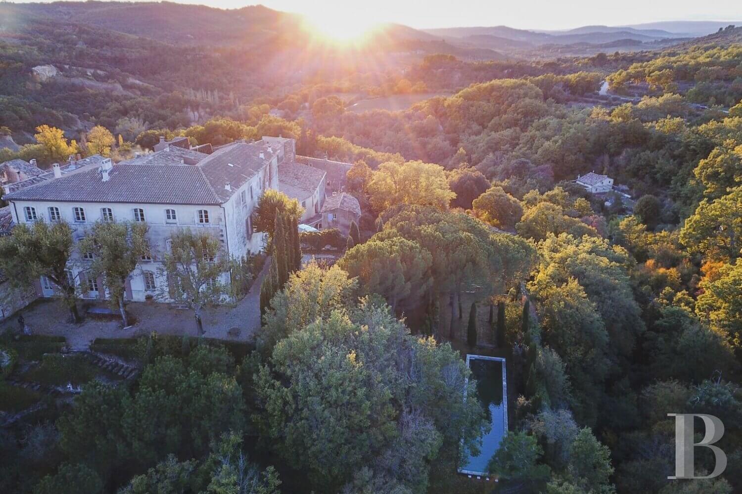 Unique Properties | An 18th-Century Chateau in Lubéron 16 18th century chateau luberon france nordroom15 Unique Properties | An 18th-Century Chateau in Lubéron