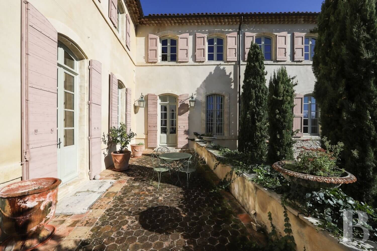 Unique Properties | An 18th-Century Chateau in Lubéron 3 18th century chateau luberon france nordroom2 Unique Properties | An 18th-Century Chateau in Lubéron