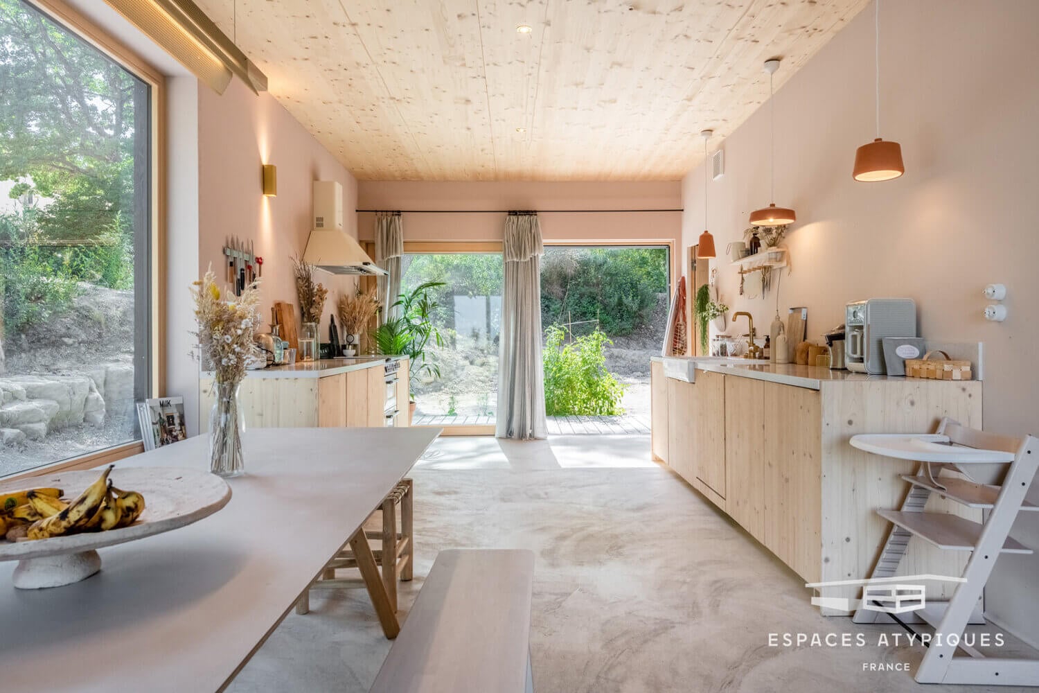 A Minimalistic Wooden Home Overlooking the Provence Countryside 2 AMinimalisticWoodenHomewithAmazingViewsovertheProvenceCountryside TheNordroom1 A Minimalistic Wooden Home Overlooking the Provence Countryside