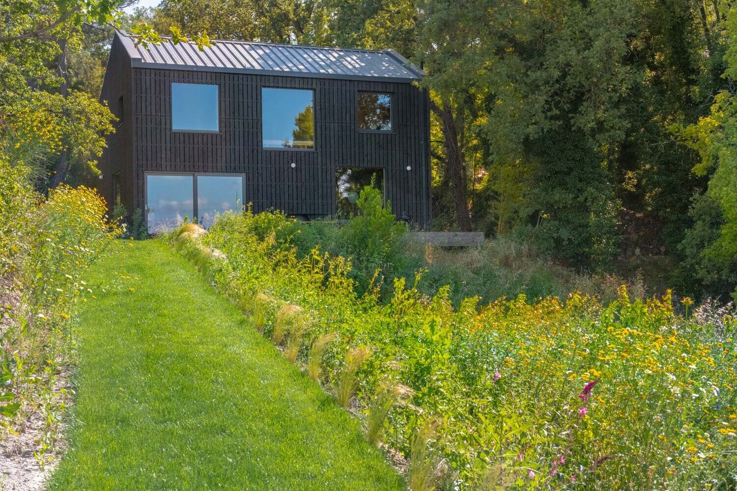 A Minimalistic Wooden Home Overlooking the Provence Countryside 20 AMinimalisticWoodenHomewithAmazingViewsovertheProvenceCountryside TheNordroom19 A Minimalistic Wooden Home Overlooking the Provence Countryside