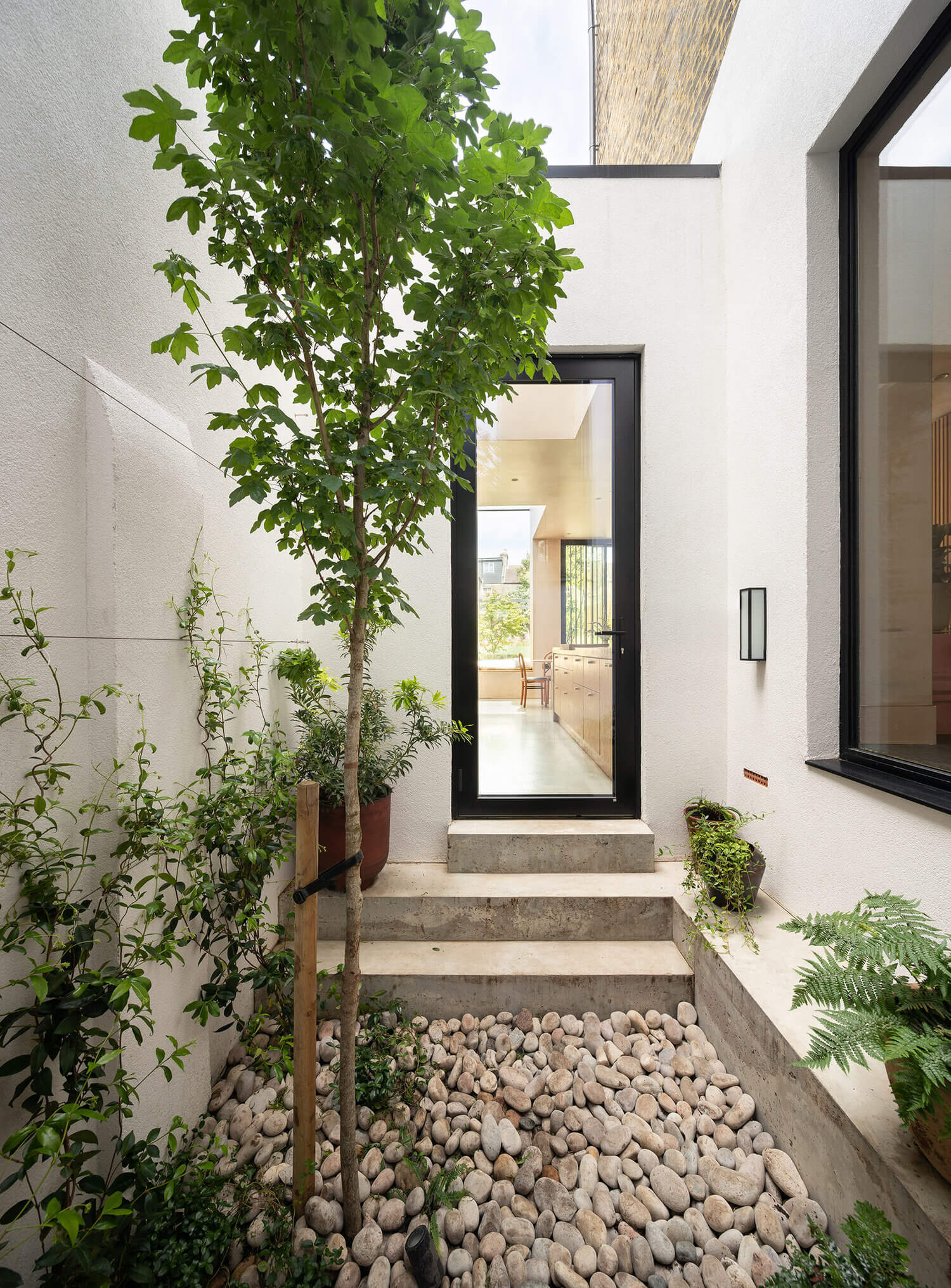 A Victorian Home with A Modern Extension and Tiny Japanese-Style Courtyard 12 AVictorianHomewithAModernExtensionandTinyJapanese StyleCourtyard TheNordroom11 A Victorian Home with A Modern Extension and Tiny Japanese-Style Courtyard