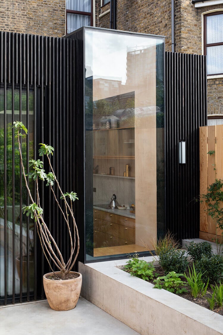 A Victorian Home with A Modern Extension and Tiny Japanese-Style Courtyard 15 AVictorianHomewithAModernExtensionandTinyJapanese StyleCourtyard TheNordroom14 A Victorian Home with A Modern Extension and Tiny Japanese-Style Courtyard