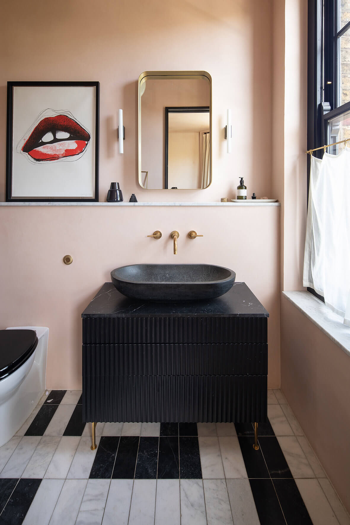 A Victorian Home with A Modern Extension and Tiny Japanese-Style Courtyard 19 AVictorianHomewithAModernExtensionandTinyJapanese StyleCourtyard TheNordroom18 A Victorian Home with A Modern Extension and Tiny Japanese-Style Courtyard