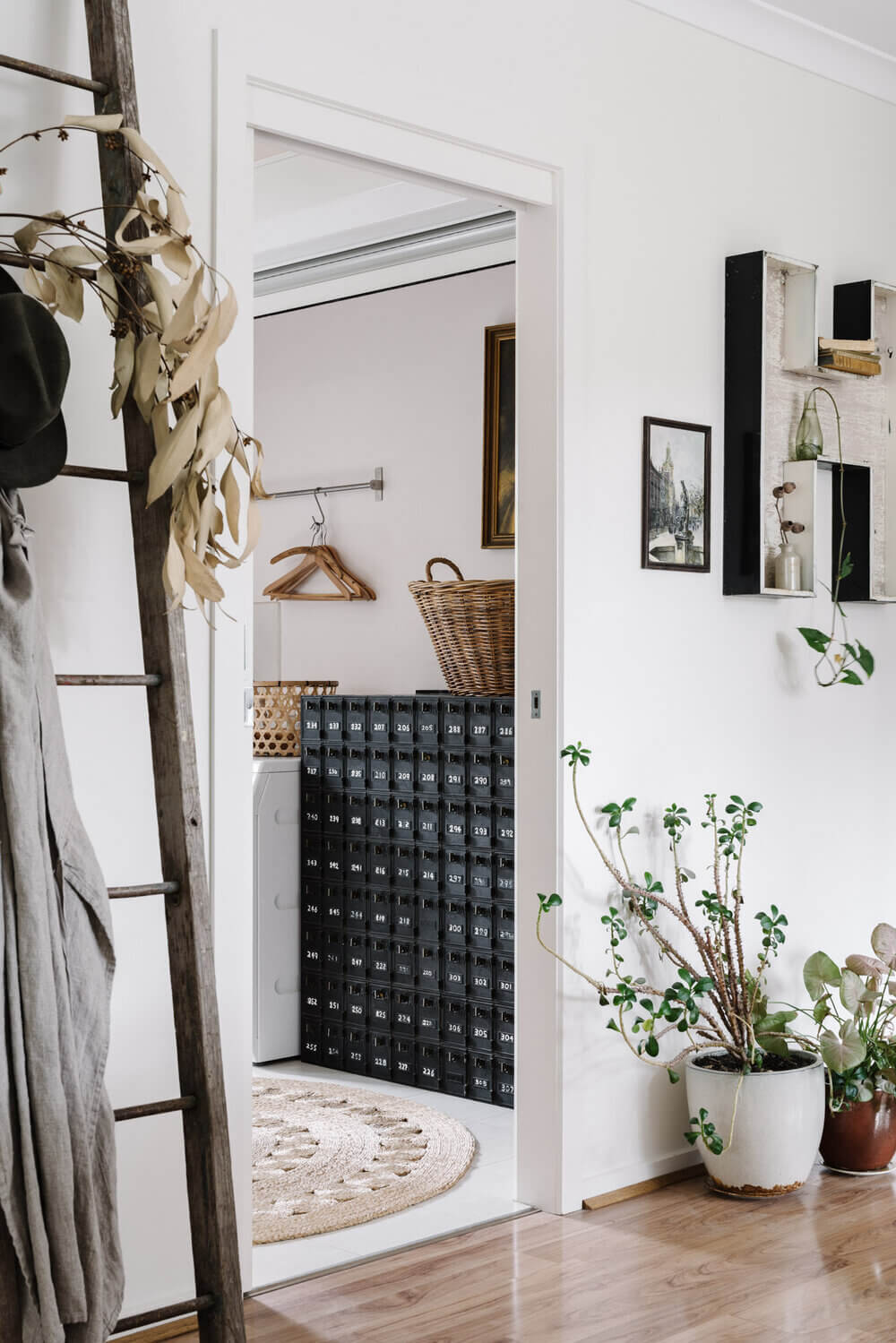 The White Vintage Weatherboard Cottage of an Interior Photographer 11 white vintage weatherboard cottage australia nordroom10 The White Vintage Weatherboard Cottage of an Interior Photographer