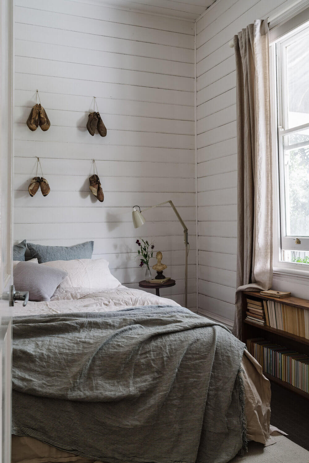 The White Vintage Weatherboard Cottage of an Interior Photographer 13 white vintage weatherboard cottage australia nordroom12 The White Vintage Weatherboard Cottage of an Interior Photographer