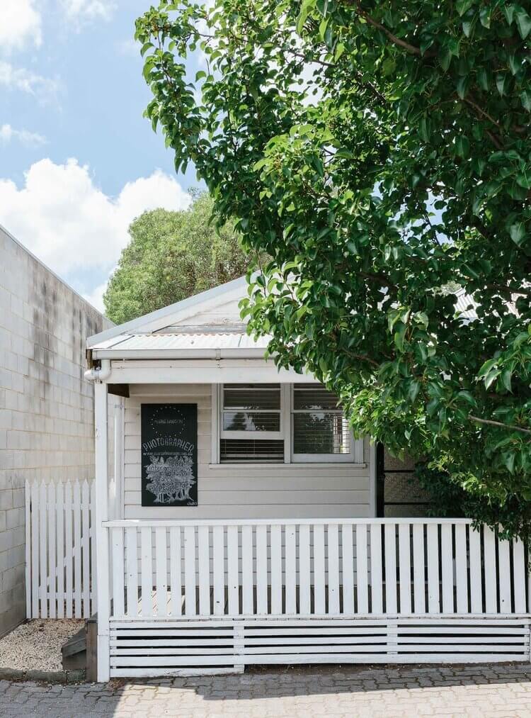 The White Vintage Weatherboard Cottage of an Interior Photographer 21 white vintage weatherboard cottage australia nordroom20 The White Vintage Weatherboard Cottage of an Interior Photographer