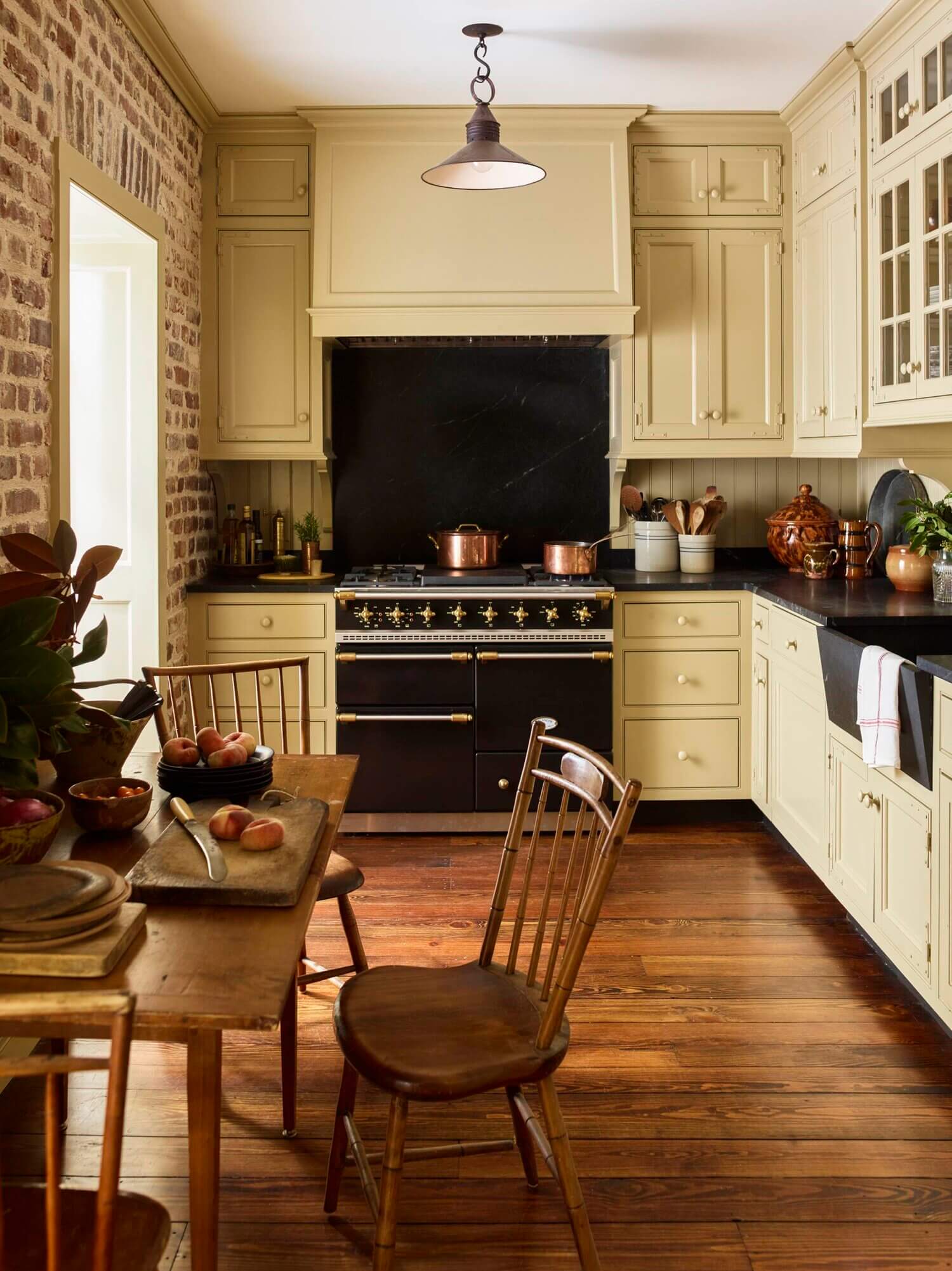 A Beautiful 19th-Century Carriage House Restoration in Charleston 2 19th century carriage house restoration charleston nordroom1 A Beautiful 19th-Century Carriage House Restoration in Charleston