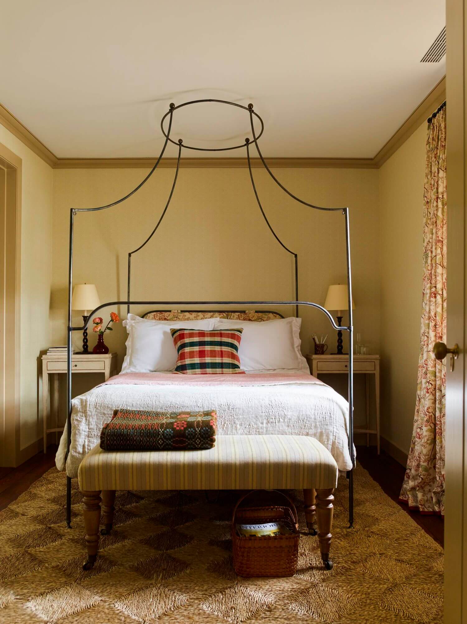 A Beautiful 19th-Century Carriage House Restoration in Charleston 16 19th century carriage house restoration charleston nordroom15 A Beautiful 19th-Century Carriage House Restoration in Charleston