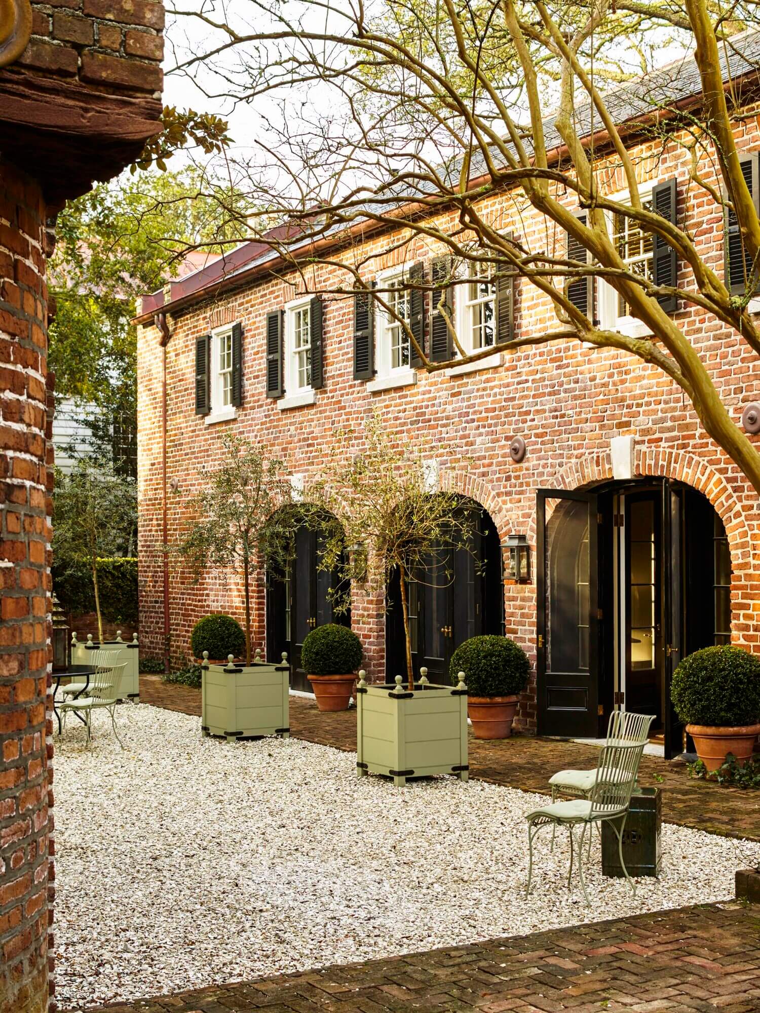 A Beautiful 19th-Century Carriage House Restoration in Charleston 22 19th century carriage house restoration charleston nordroom21 A Beautiful 19th-Century Carriage House Restoration in Charleston