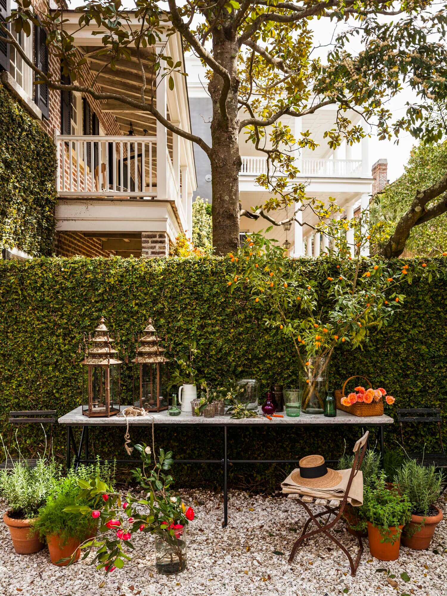 A Beautiful 19th-Century Carriage House Restoration in Charleston 23 19th century carriage house restoration charleston nordroom22 A Beautiful 19th-Century Carriage House Restoration in Charleston