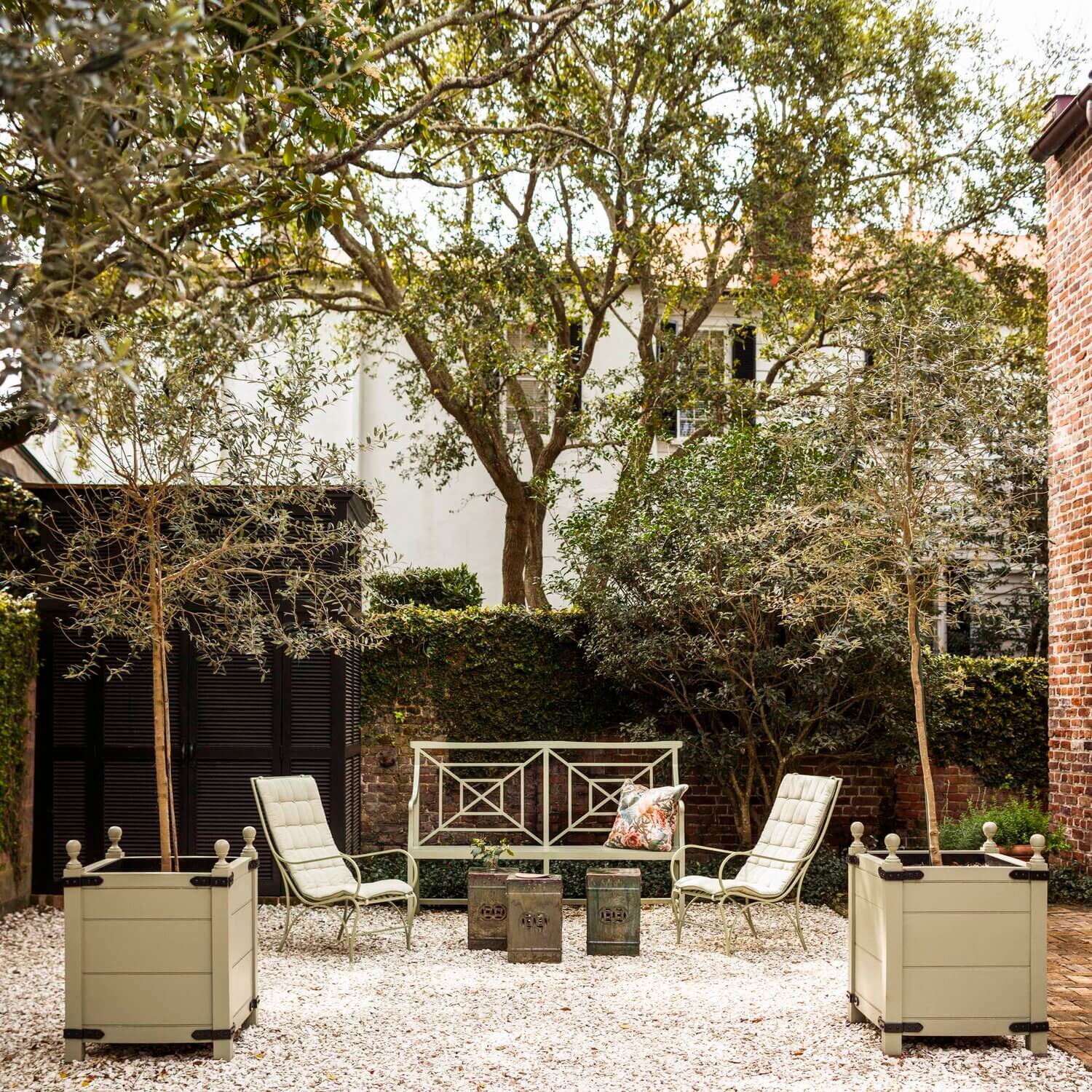 A Beautiful 19th-Century Carriage House Restoration in Charleston 24 19th century carriage house restoration charleston nordroom23 A Beautiful 19th-Century Carriage House Restoration in Charleston