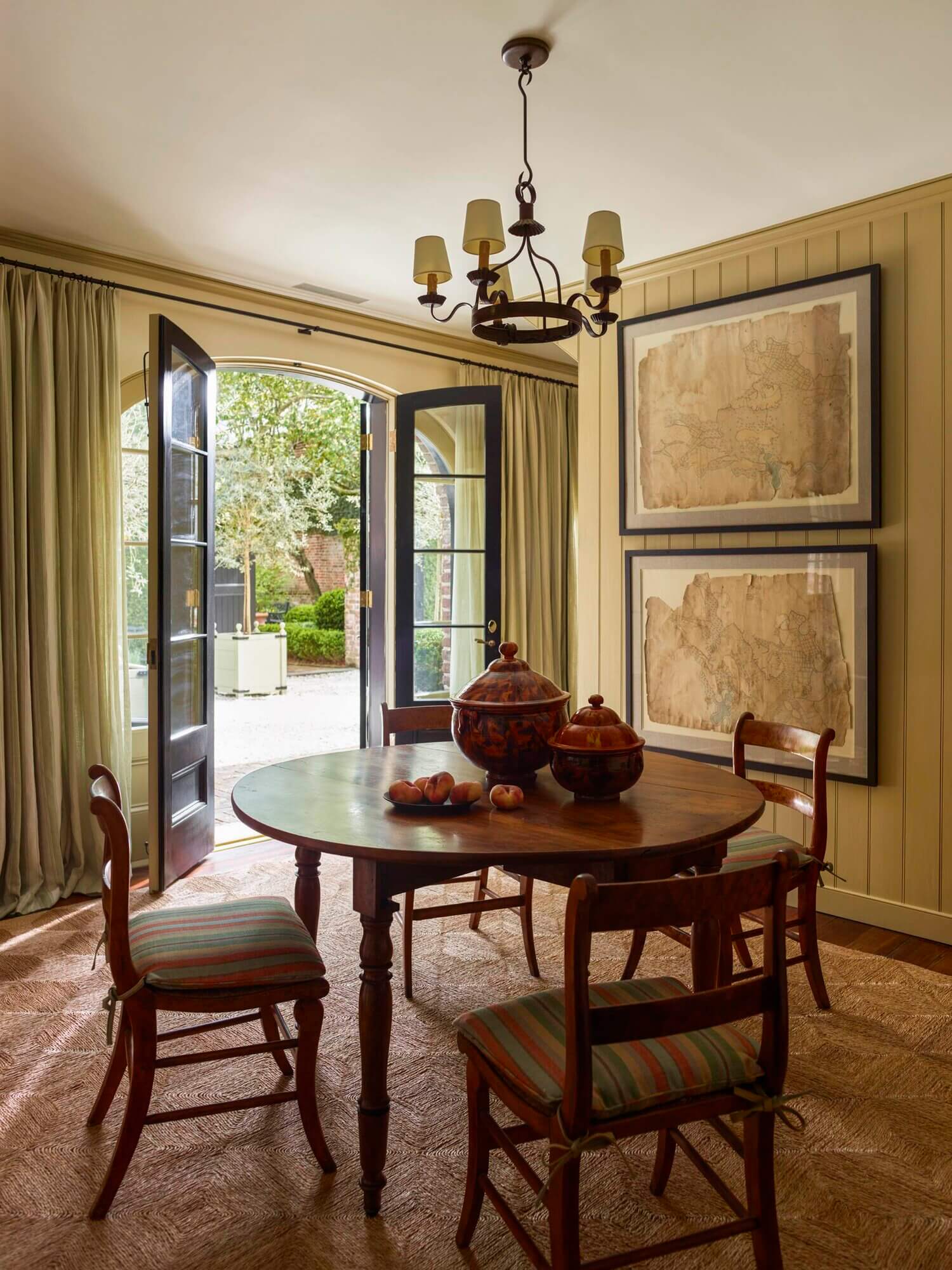 A Beautiful 19th-Century Carriage House Restoration in Charleston 6 19th century carriage house restoration charleston nordroom5 A Beautiful 19th-Century Carriage House Restoration in Charleston