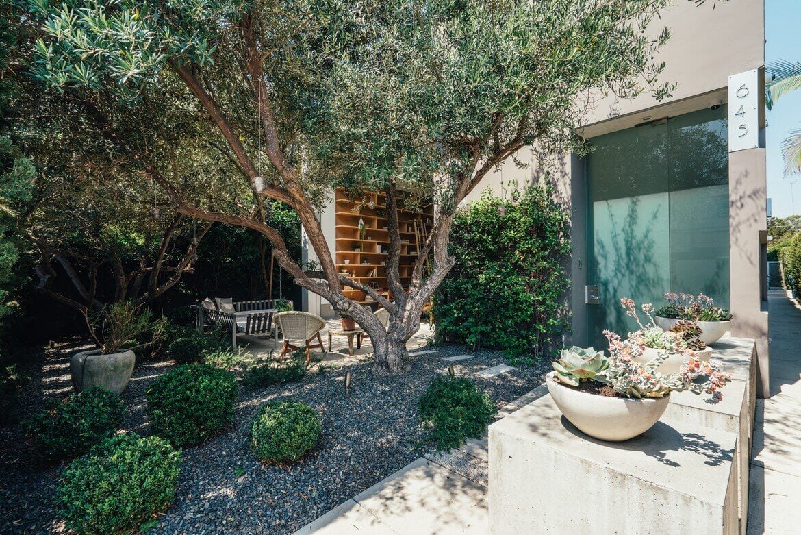 Emilia Clarke's Modern Architectural Home in Venice Is For Sale 26 EmiliaClarkesModernArchitecturalHomeinVeniceIsForSale TheNordroom25 Emilia Clarke's Modern Architectural Home in Venice Is For Sale