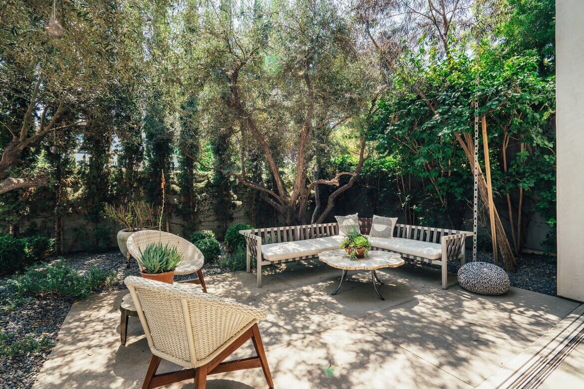 Emilia Clarke's Modern Architectural Home in Venice Is For Sale 28 EmiliaClarkesModernArchitecturalHomeinVeniceIsForSale TheNordroom27 Emilia Clarke's Modern Architectural Home in Venice Is For Sale