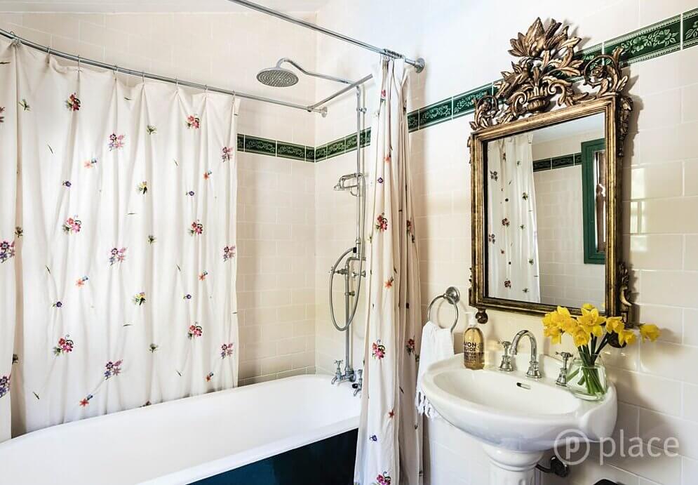 Interior Designer Anna Spiro Is Selling Her Colorful Eclectic Home 15 InteriorDesignerAnnaSpiroIsSellingHerColorfulEclecticHome TheNordroom13 Interior Designer Anna Spiro Is Selling Her Colorful Eclectic Home