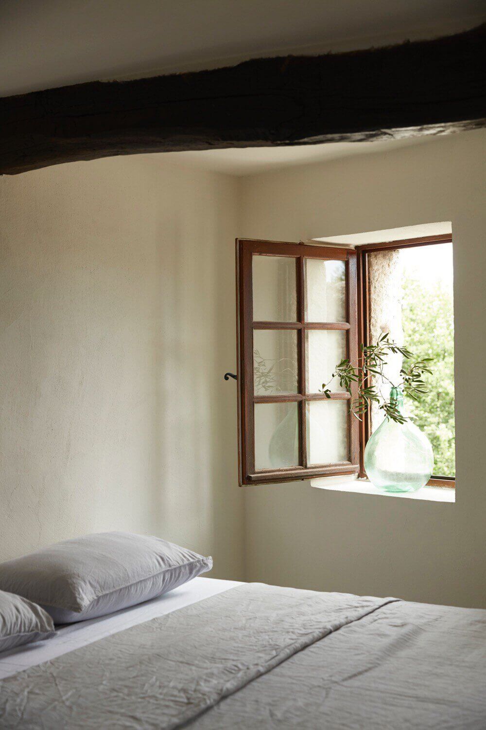 A Stunning Provence Airbnb in a Poet's 12th-Century Apartment 24 12th century provence airbnb apartment nordroom23 A Stunning Provence Airbnb in a Poet's 12th-Century Apartment
