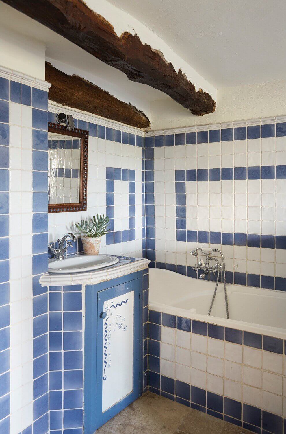 A Stunning Provence Airbnb in a Poet's 12th-Century Apartment 25 12th century provence airbnb apartment nordroom24 A Stunning Provence Airbnb in a Poet's 12th-Century Apartment