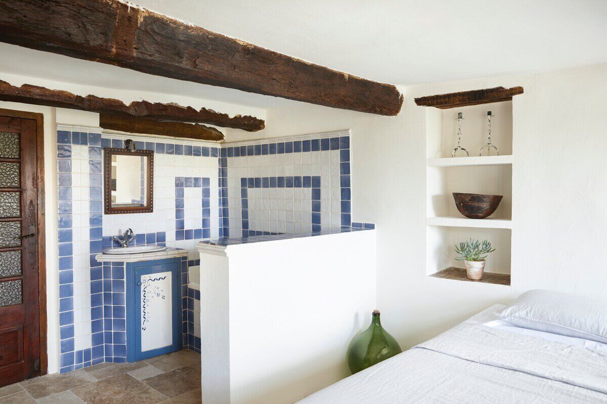A Stunning Provence Airbnb in a Poet's 12th-Century Apartment 26 12th century provence airbnb apartment nordroom25 A Stunning Provence Airbnb in a Poet's 12th-Century Apartment