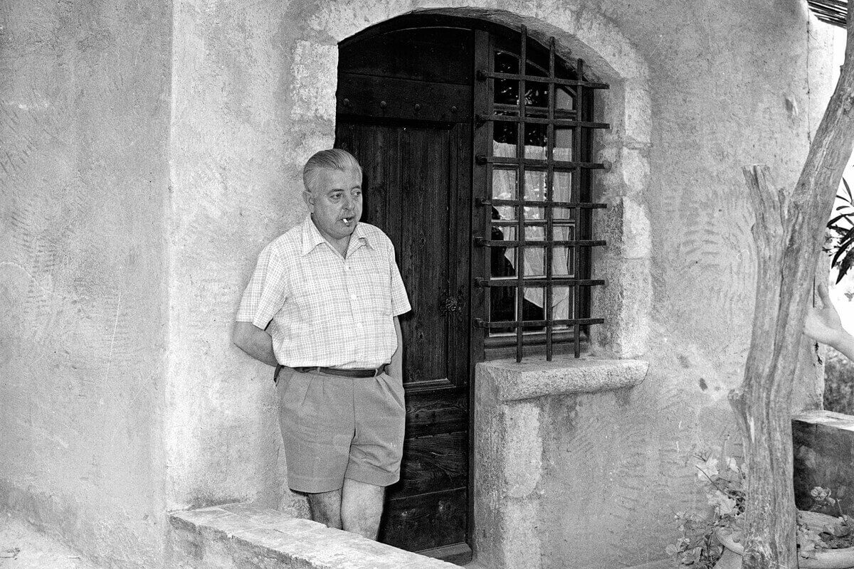 A Stunning Provence Airbnb in a Poet's 12th-Century Apartment 32 12th century provence airbnb apartment nordroom31 A Stunning Provence Airbnb in a Poet's 12th-Century Apartment