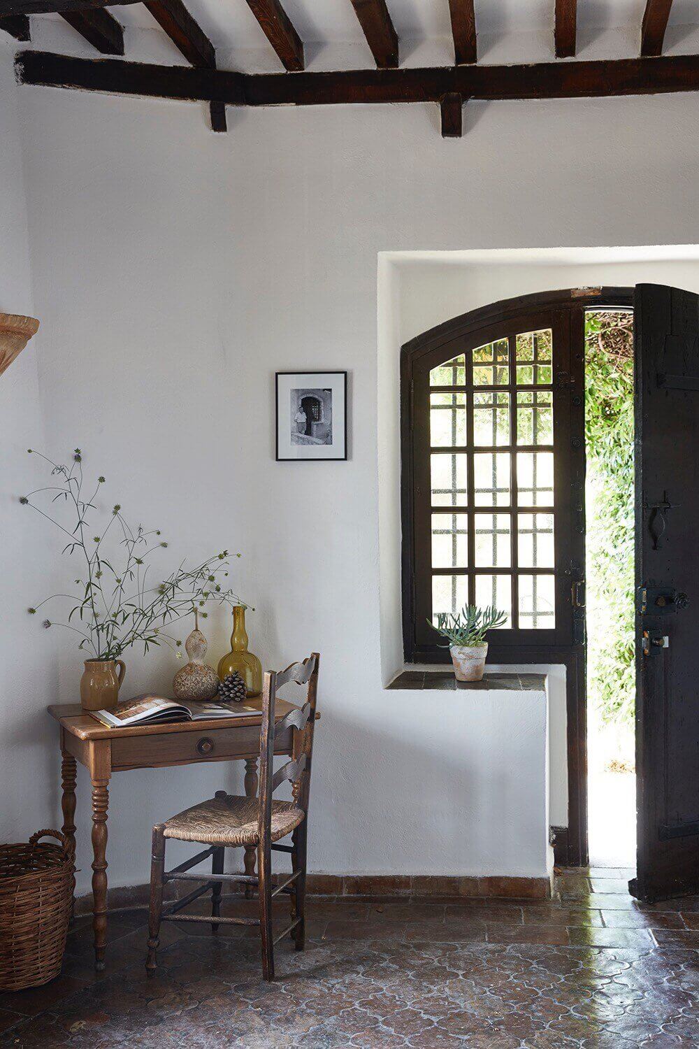A Stunning Provence Airbnb in a Poet's 12th-Century Apartment 5 12th century provence airbnb apartment nordroom4 A Stunning Provence Airbnb in a Poet's 12th-Century Apartment