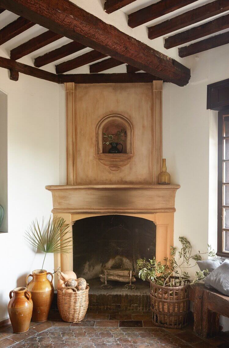 A Stunning Provence Airbnb in a Poet's 12th-Century Apartment 8 12th century provence airbnb apartment nordroom7 A Stunning Provence Airbnb in a Poet's 12th-Century Apartment