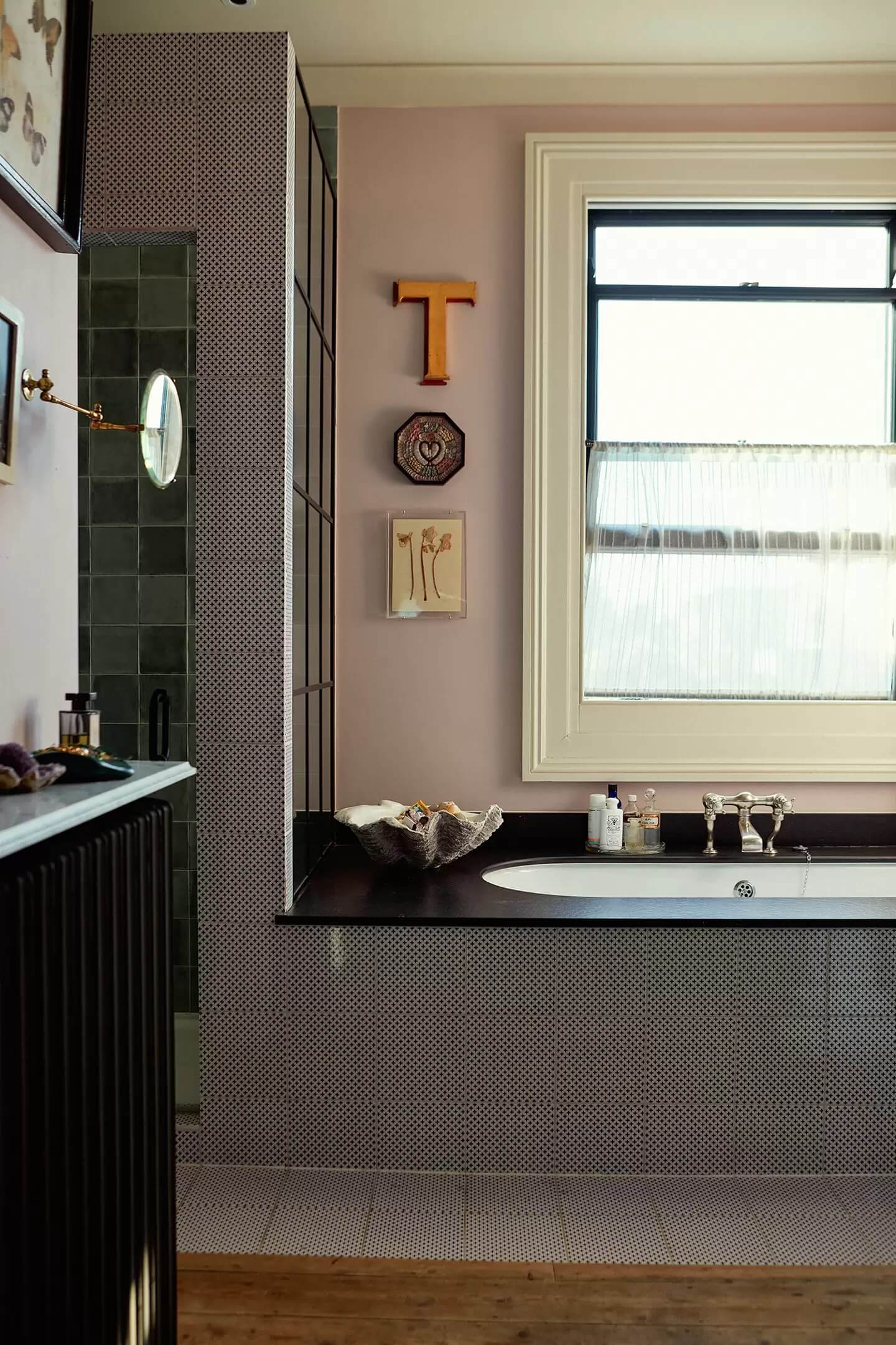 The Colorful Eclectic London Home of Designer Matilda Goad 21 colorful eclectic london home matilda goad nordroom21 The Colorful Eclectic London Home of Designer Matilda Goad
