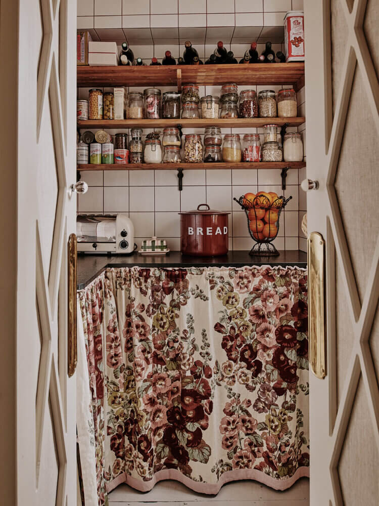 The Colorful Eclectic London Home of Designer Matilda Goad 6 colorful eclectic london home matilda goad nordroom5 The Colorful Eclectic London Home of Designer Matilda Goad