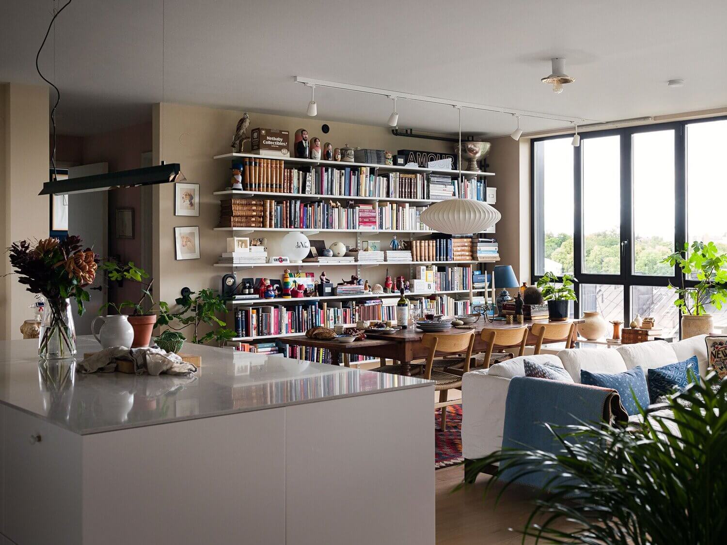 A Light Book-Filled Apartment With A Deep Blue Bedroom 2 light book filled apartment blue bedroom nordroom1 A Light Book-Filled Apartment With A Deep Blue Bedroom