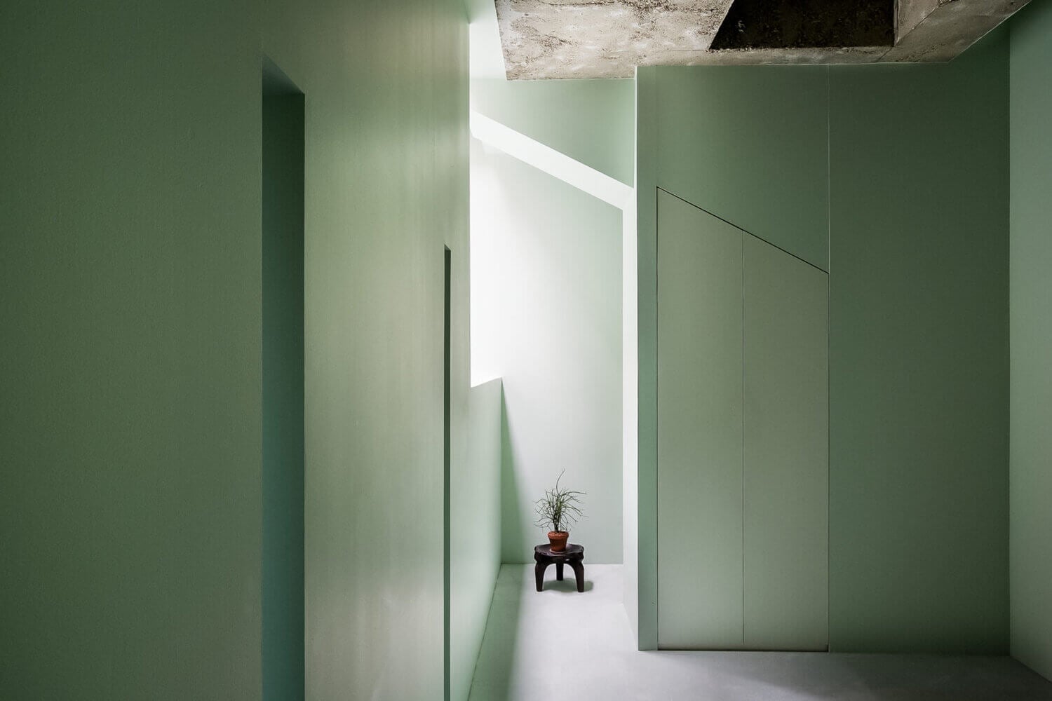 Lost House: A Dramatic Architectural Home Designed by Sir David Adjaye 11 lost house david adjaye nordroom10 Lost House: A Dramatic Architectural Home Designed by Sir David Adjaye
