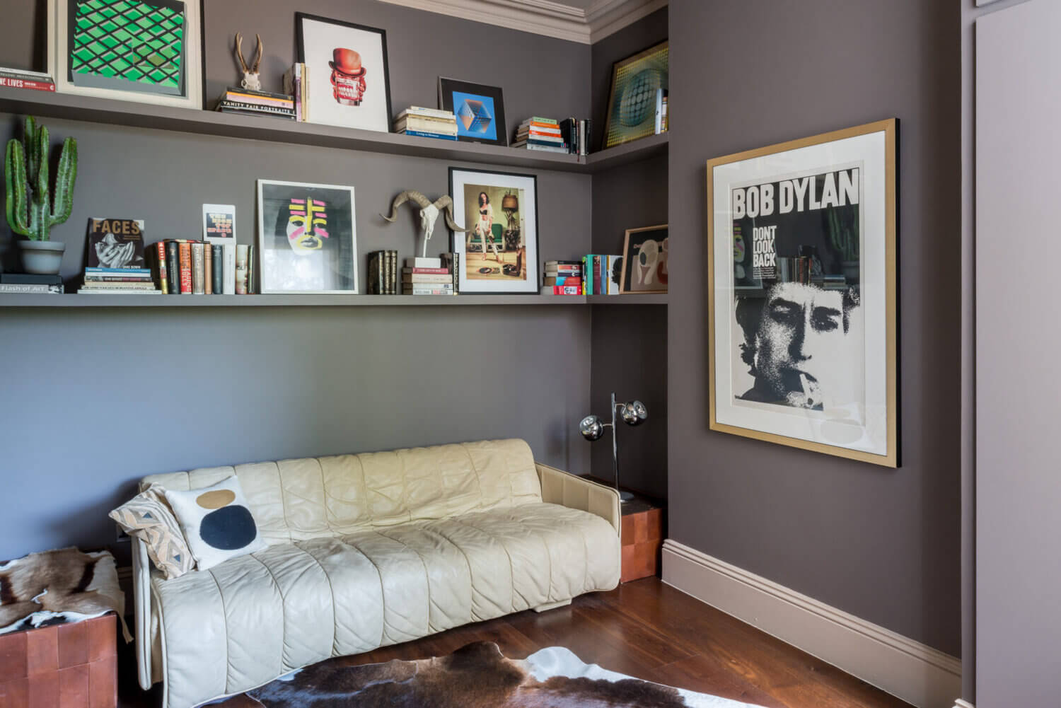 A Warm Luxurious London Apartment in Natural Color Tones 15 luxurious london apartment natural colors nordroom14 A Warm Luxurious London Apartment in Natural Color Tones