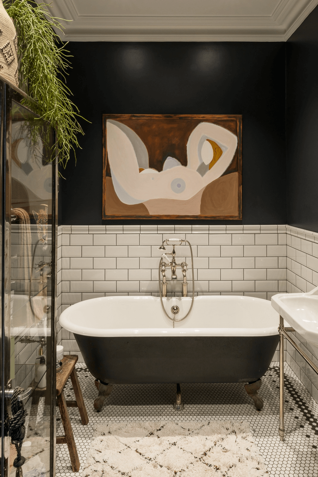 A Warm Luxurious London Apartment in Natural Color Tones 16 luxurious london apartment natural colors nordroom15 A Warm Luxurious London Apartment in Natural Color Tones
