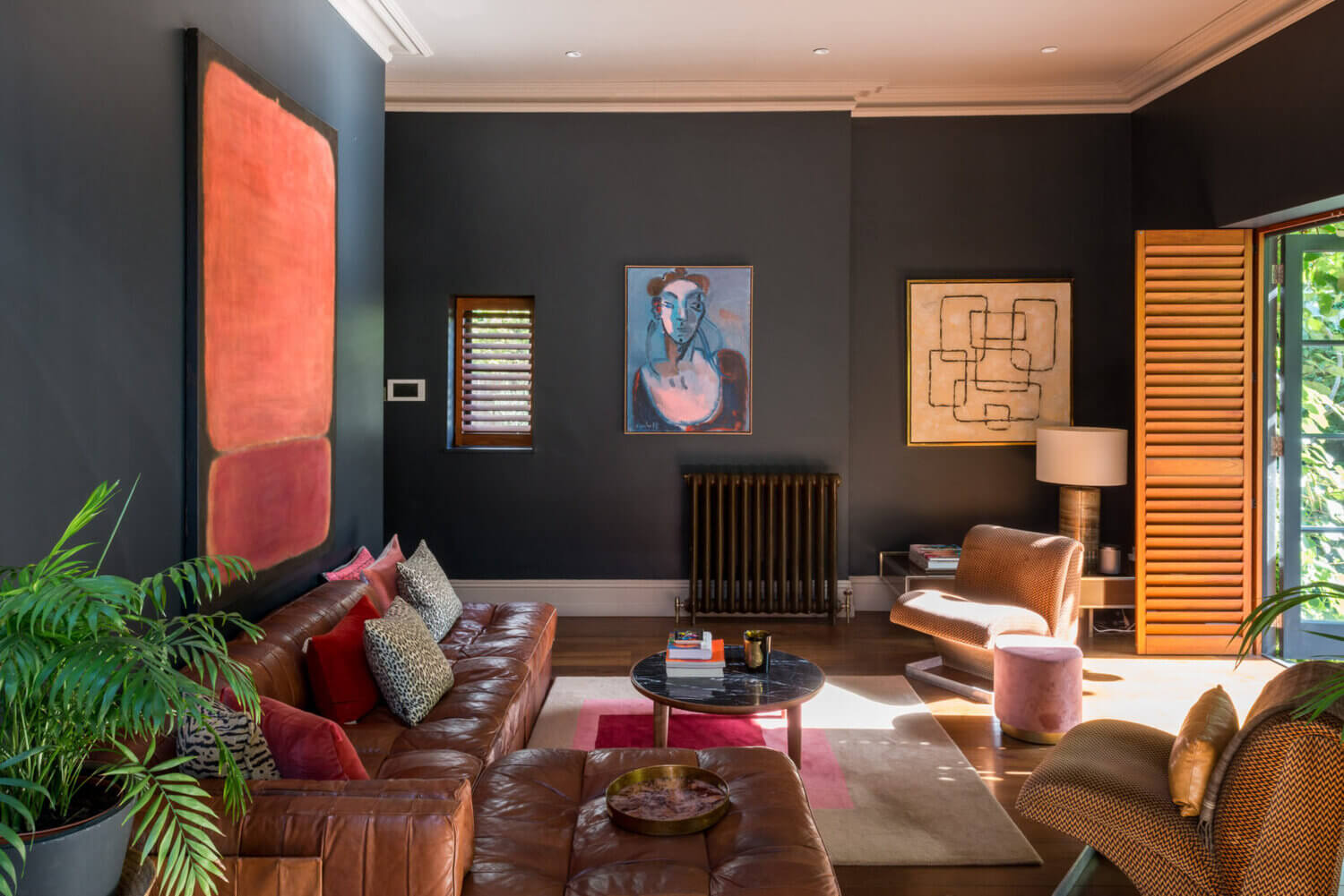 A Warm Luxurious London Apartment in Natural Color Tones 3 luxurious london apartment natural colors nordroom2 A Warm Luxurious London Apartment in Natural Color Tones