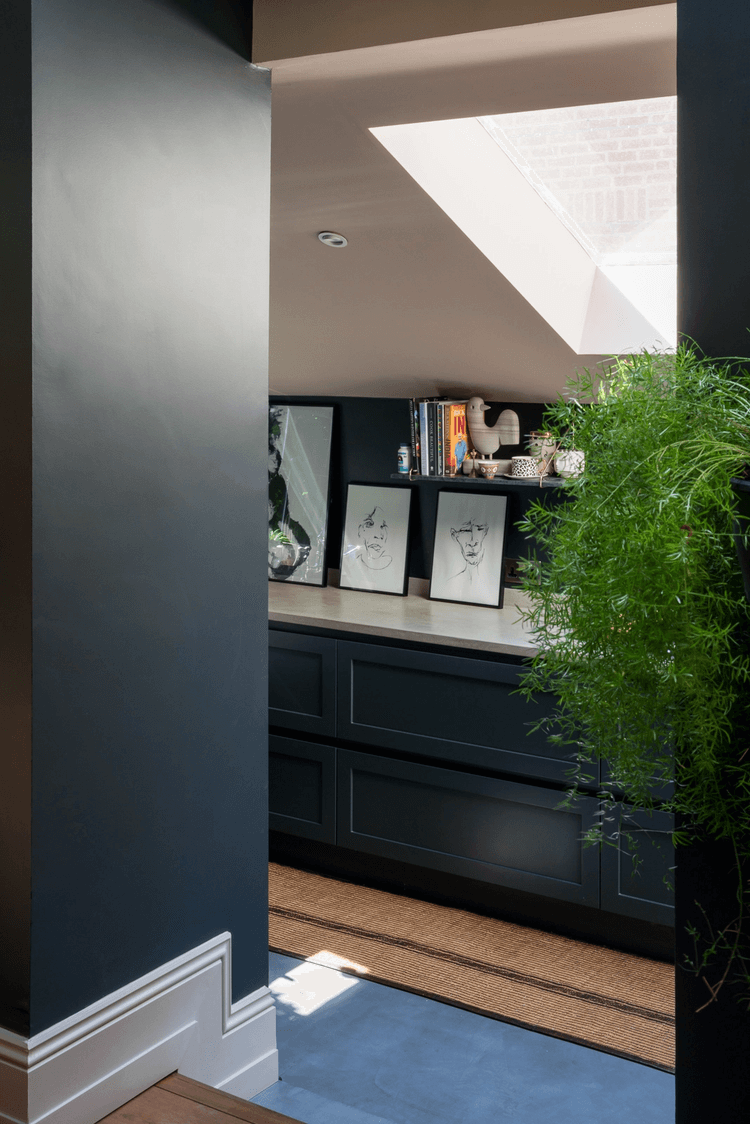 A Warm Luxurious London Apartment in Natural Color Tones 10 luxurious london apartment natural colors nordroom9 A Warm Luxurious London Apartment in Natural Color Tones