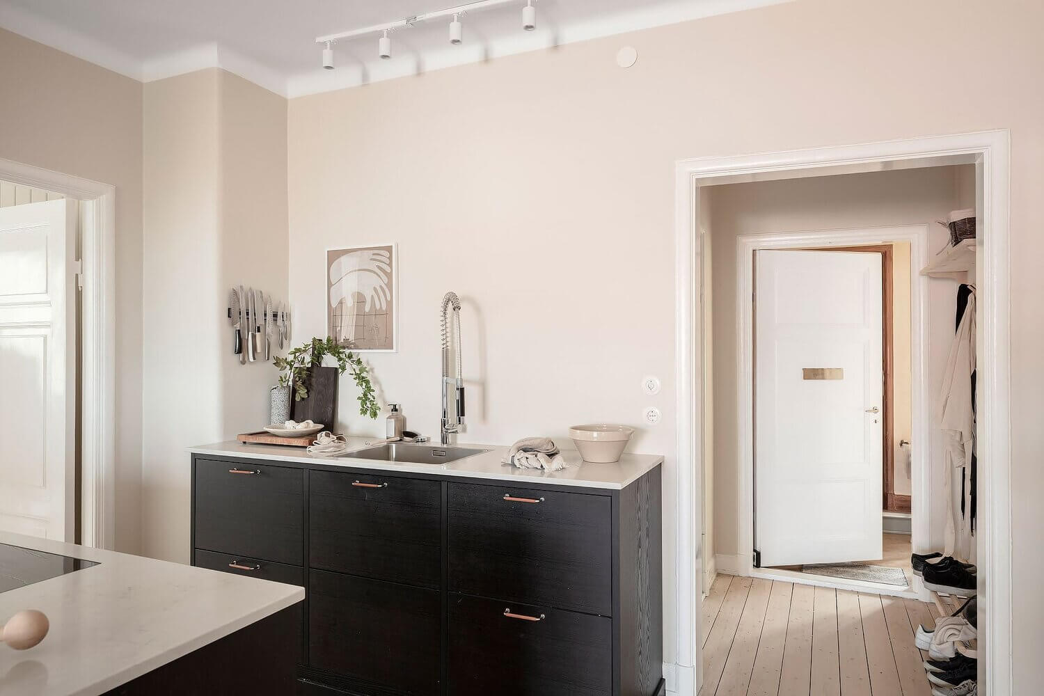 A Serene Scandi Apartment Painted In A Lovely Beige Hue 4 serene beige scandinavian apartment nordroom3 A Serene Scandi Apartment Painted In A Lovely Beige Hue