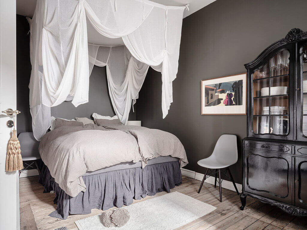A Dark Green Painted Ceiling In An Art-Filled Apartment 20 ADarkGreenPaintedCeilinginanArt FilledApartment TheNordroom19 A Dark Green Painted Ceiling In An Art-Filled Apartment