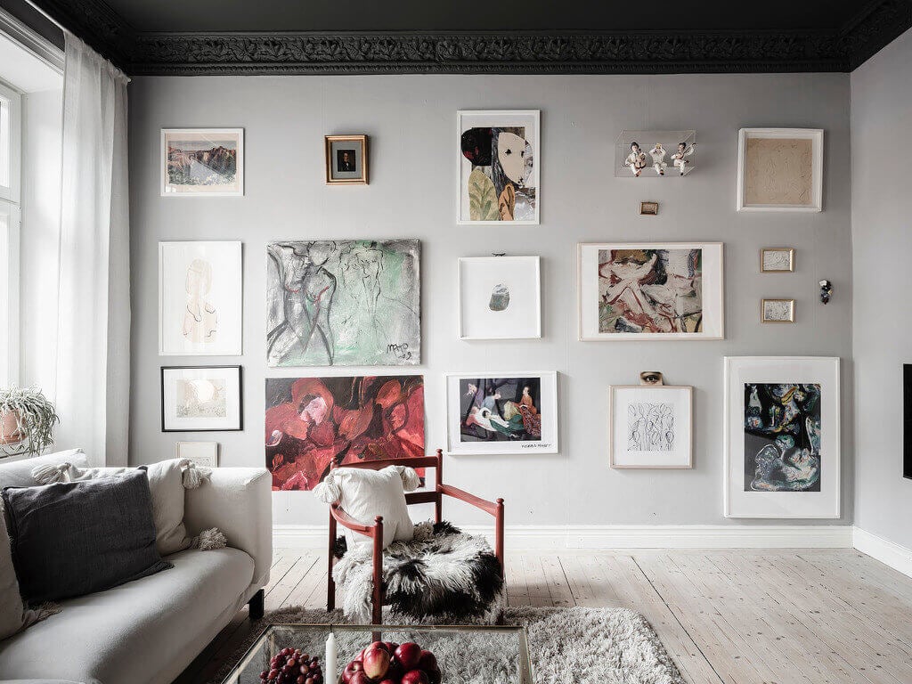 A Dark Green Painted Ceiling In An Art-Filled Apartment 4 ADarkGreenPaintedCeilinginanArt FilledApartment TheNordroom3 A Dark Green Painted Ceiling In An Art-Filled Apartment