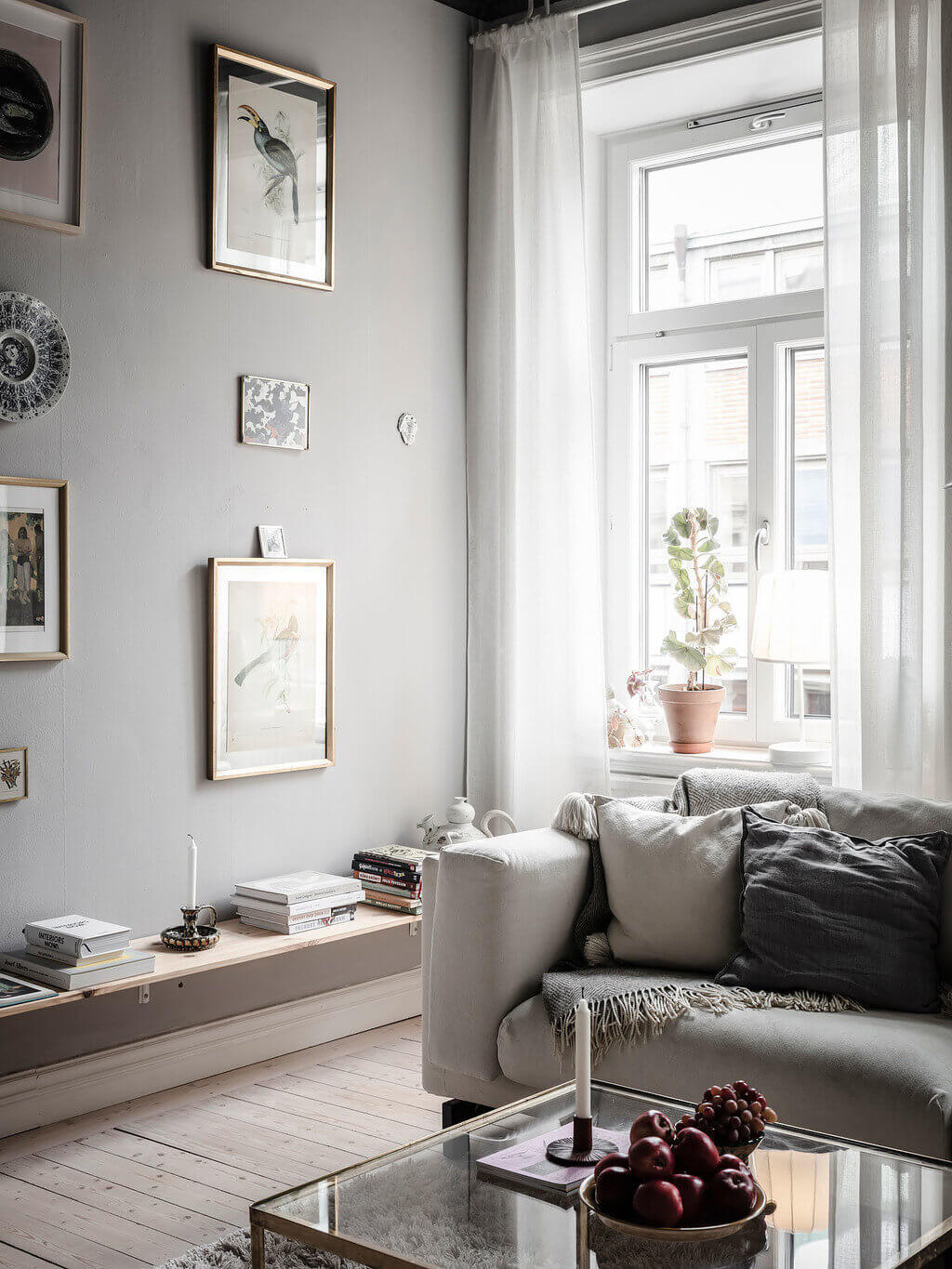 A Dark Green Painted Ceiling In An Art-Filled Apartment 6 ADarkGreenPaintedCeilinginanArt FilledApartment TheNordroom5 A Dark Green Painted Ceiling In An Art-Filled Apartment