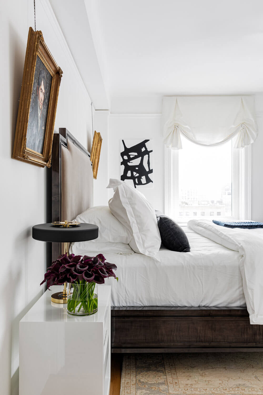 A Monochrome New York Apartment with Parisian Vibe 13 monochrome new york apartment paris vibe nordroom12 A Monochrome New York Apartment with Parisian Vibe