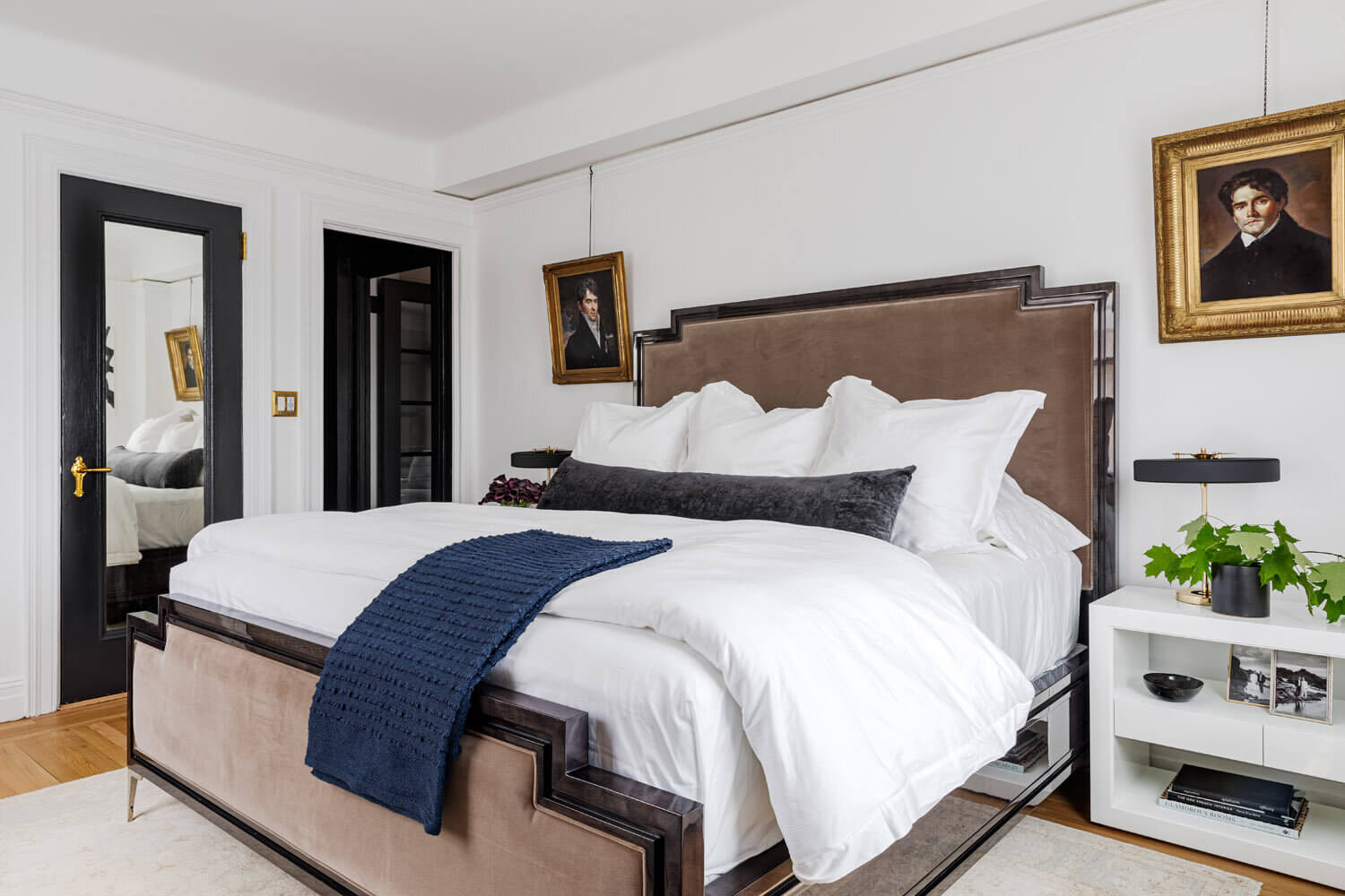 A Monochrome New York Apartment with Parisian Vibe 15 monochrome new york apartment paris vibe nordroom14 A Monochrome New York Apartment with Parisian Vibe