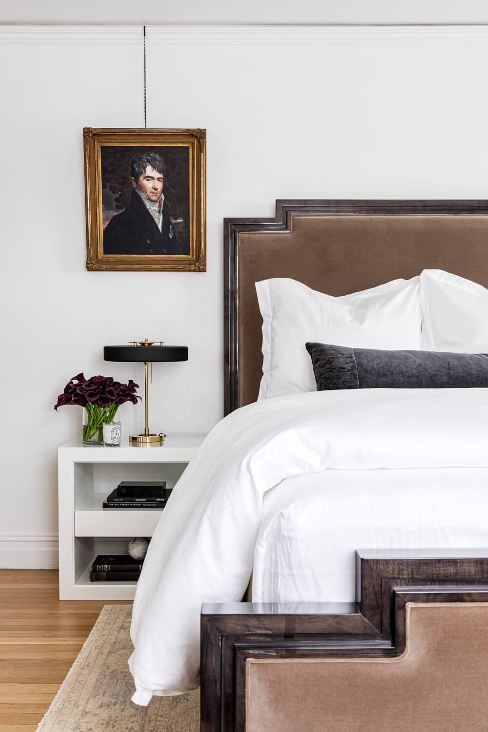 A Monochrome New York Apartment with Parisian Vibe 16 monochrome new york apartment paris vibe nordroom15 A Monochrome New York Apartment with Parisian Vibe
