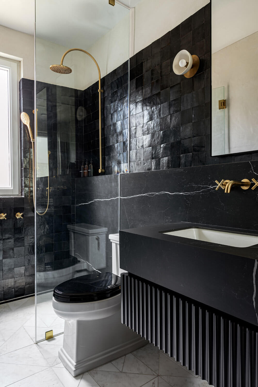 A Monochrome New York Apartment with Parisian Vibe 17 monochrome new york apartment paris vibe nordroom16 A Monochrome New York Apartment with Parisian Vibe