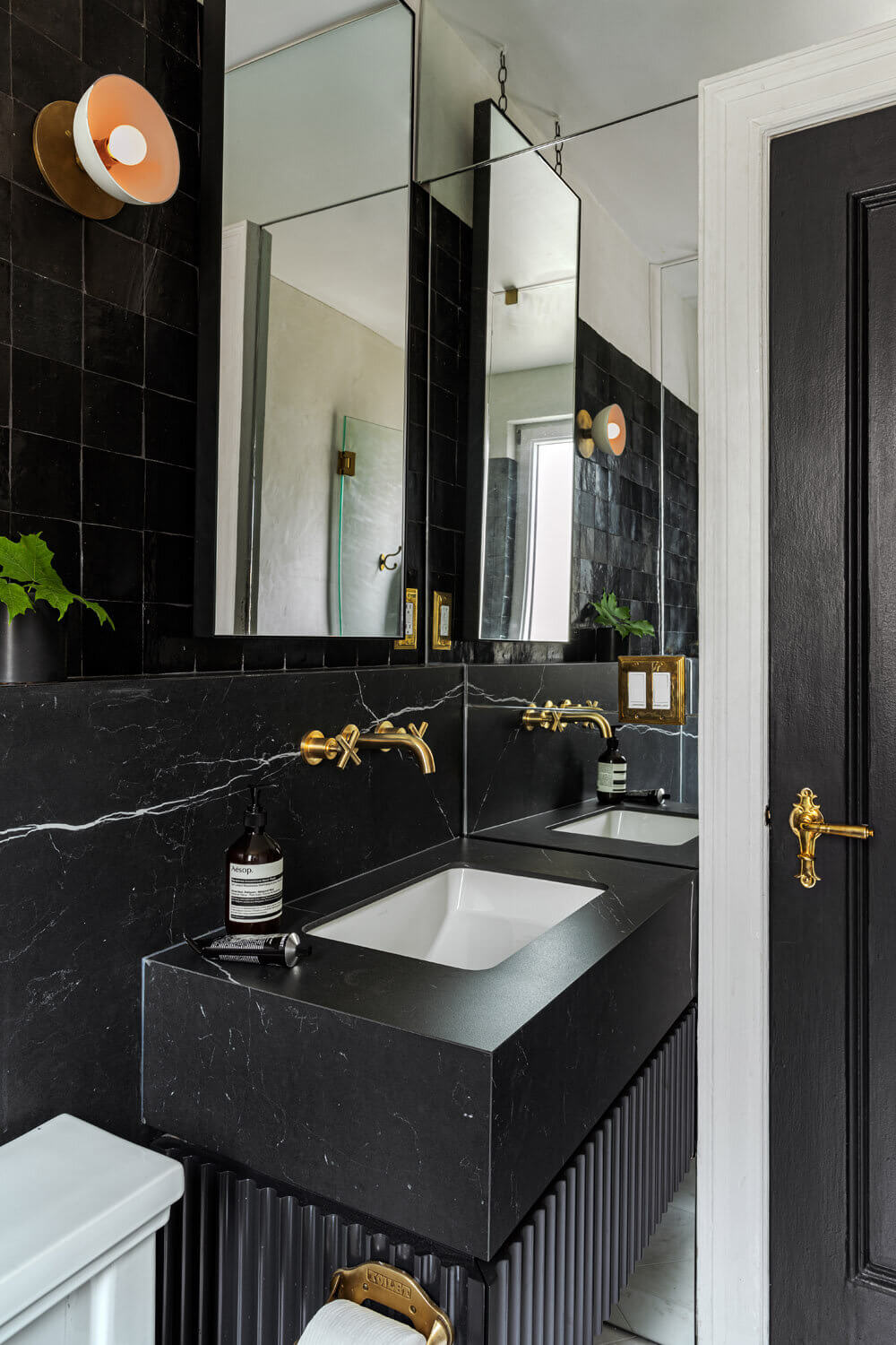 A Monochrome New York Apartment with Parisian Vibe 18 monochrome new york apartment paris vibe nordroom17 A Monochrome New York Apartment with Parisian Vibe