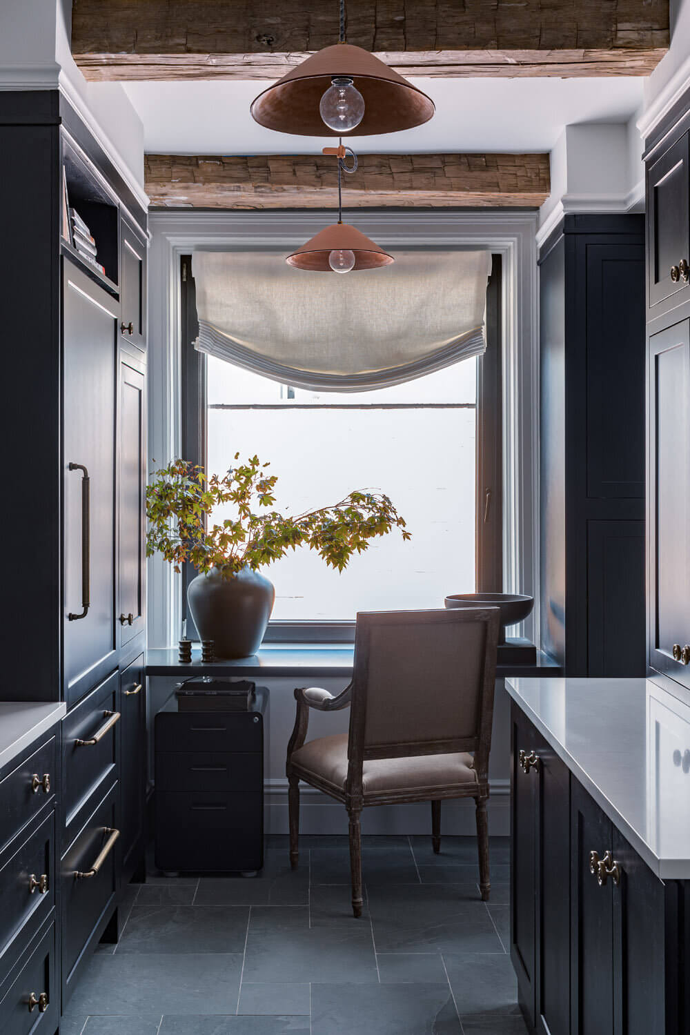 A Monochrome New York Apartment with Parisian Vibe 8 monochrome new york apartment paris vibe nordroom7 A Monochrome New York Apartment with Parisian Vibe